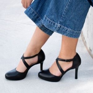 Naturalizer Black Cruzen Leather Pumps